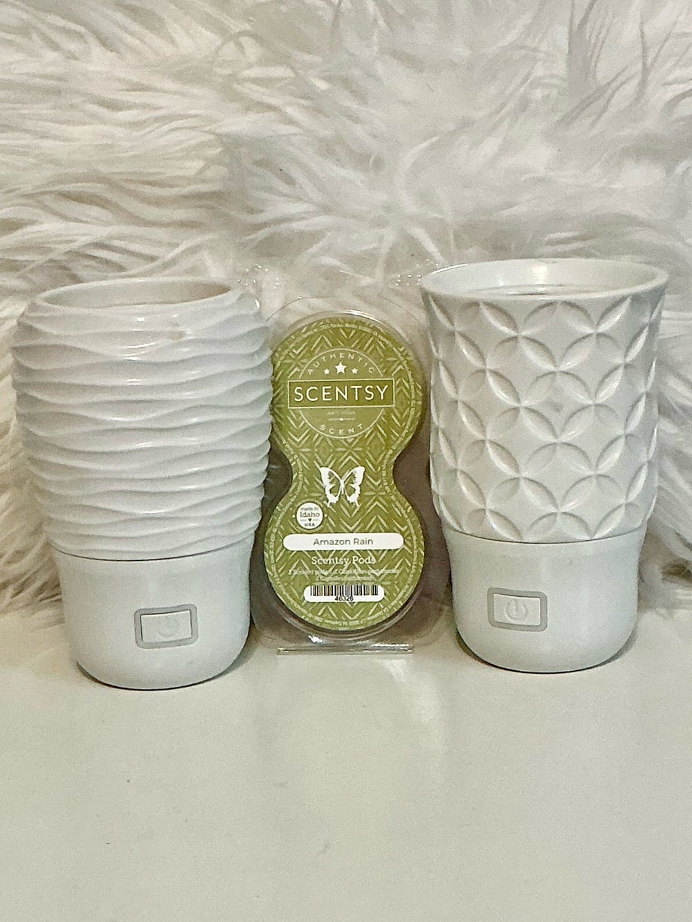 Scentsy Set of 2 White Wall Fragrance Diffusers & 2 Amazon Rain Fragrance Pods